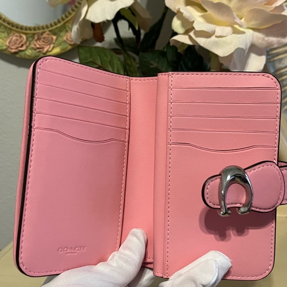 Authentic Coach Leather Pink Tabby Medium Wallet - Picture 8 of 12